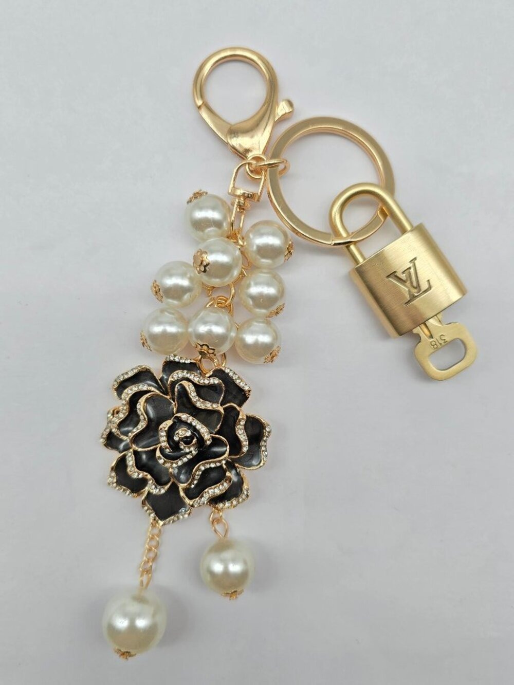 Louis Vuitton Gold Lock 🔑 Authentic LV Padlock + Unbranded Flower Bag Charm - Picture 3 of 9